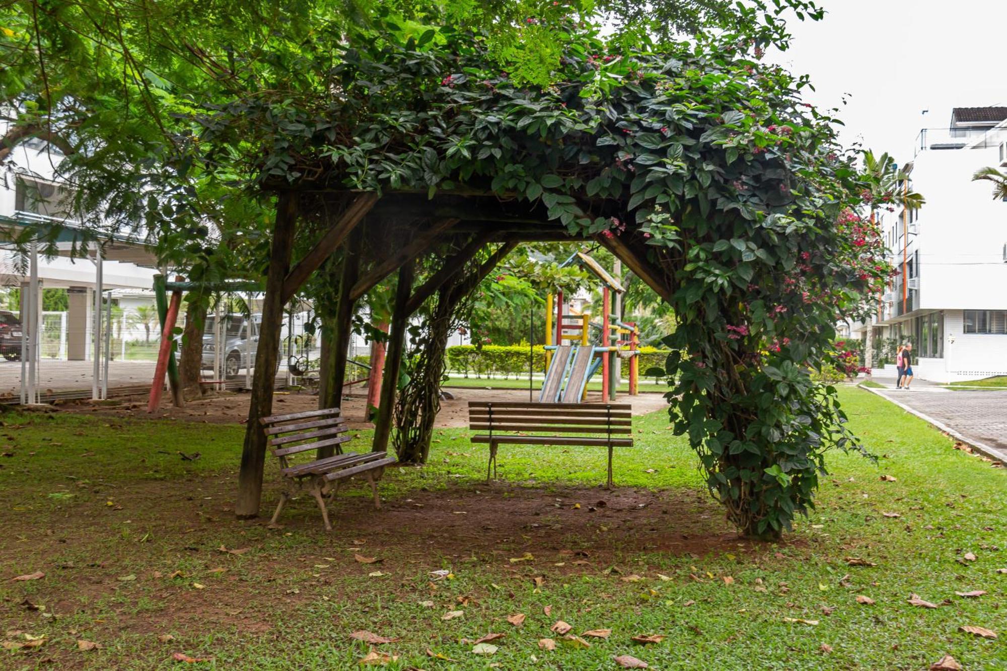 Garden Com 2 Suítes Em Jurerê Jur021 *